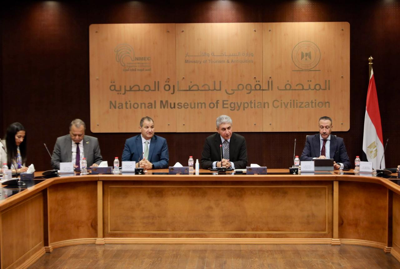 وزير السياحة