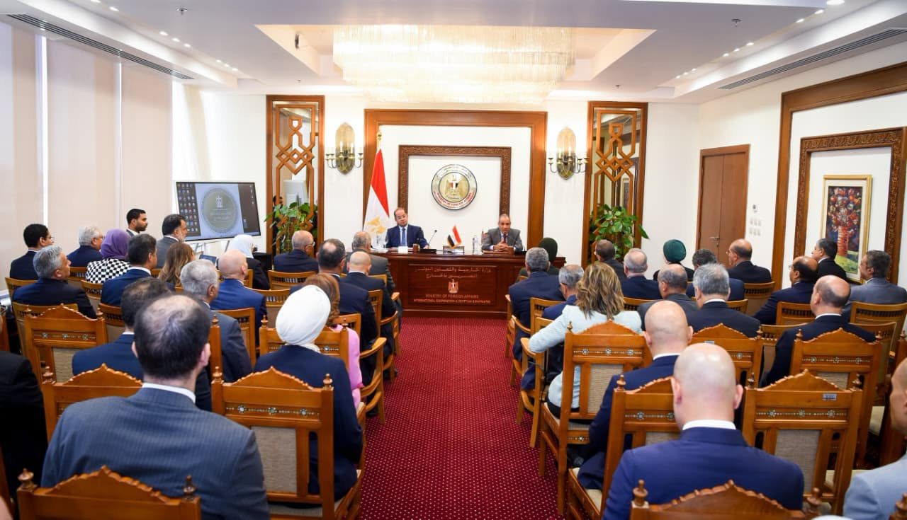وزير الخارجية يستقبل وزير المالية