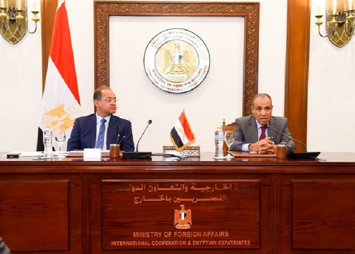 وزير الخارجية يستقبل وزير المالية