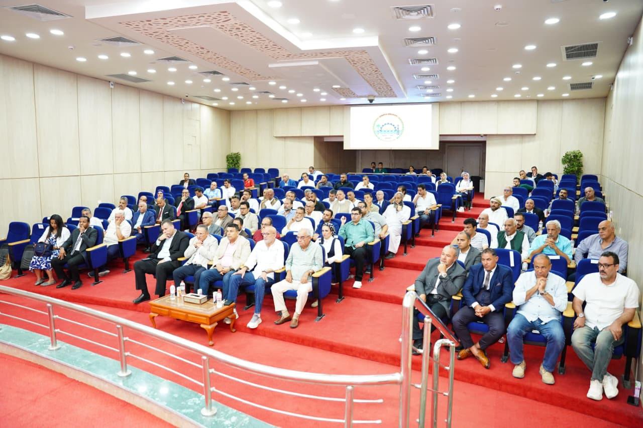 لقاء وزير السياحة ومحافظ مطروح بالمستثمرين