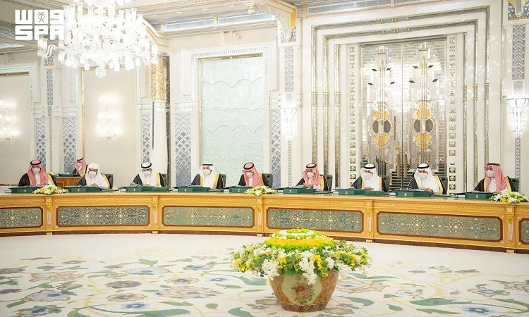 مضيقي هرمز وباب المندب