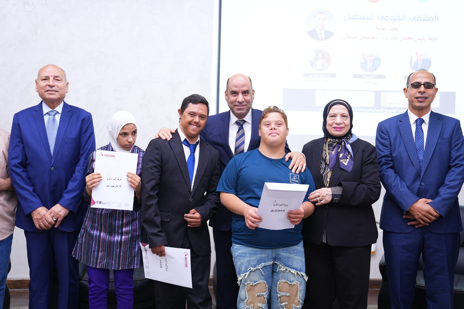 وزير  العمل ومحافظ القاهرة