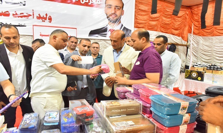 افتتح اللواء محمد علوان، محافظ أسيوط، يرافقه النائب وليد أحمد صلاح أب