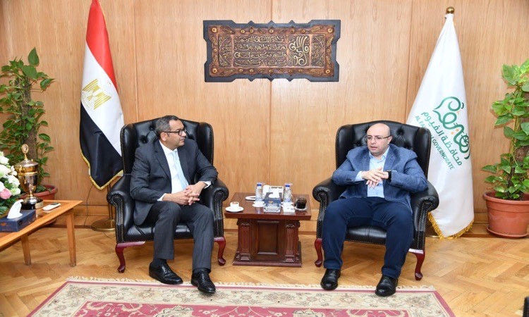 محافظ الفيوم ورئيس تنمية المشروعات يبحثان التعاون في التصنيع الزرعي