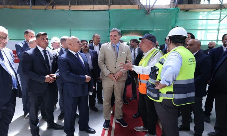 وزير النقل ونظيره الفرنسي يتفقدان مجمع ألستوم الصناعي بمدينة برج العرب