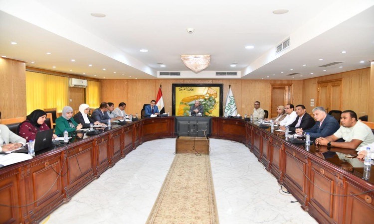 محافظ الفيوم يترأس اجتماع اللجنة الدائمة للبت للاستثمار بساحل بحيرة قا