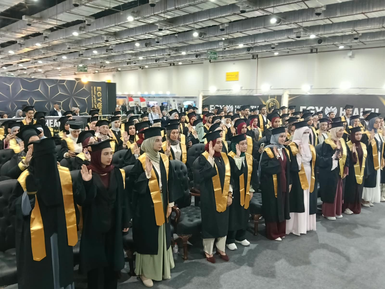 العلوم الصحية تكرم 116 من أوائل الجمهورية بالمعاهد والكليات في إيجي هي