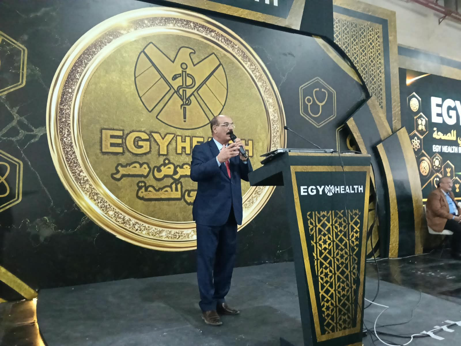 العلوم الصحية تكرم 116 من أوائل الجمهورية بالمعاهد والكليات في إيجي هي