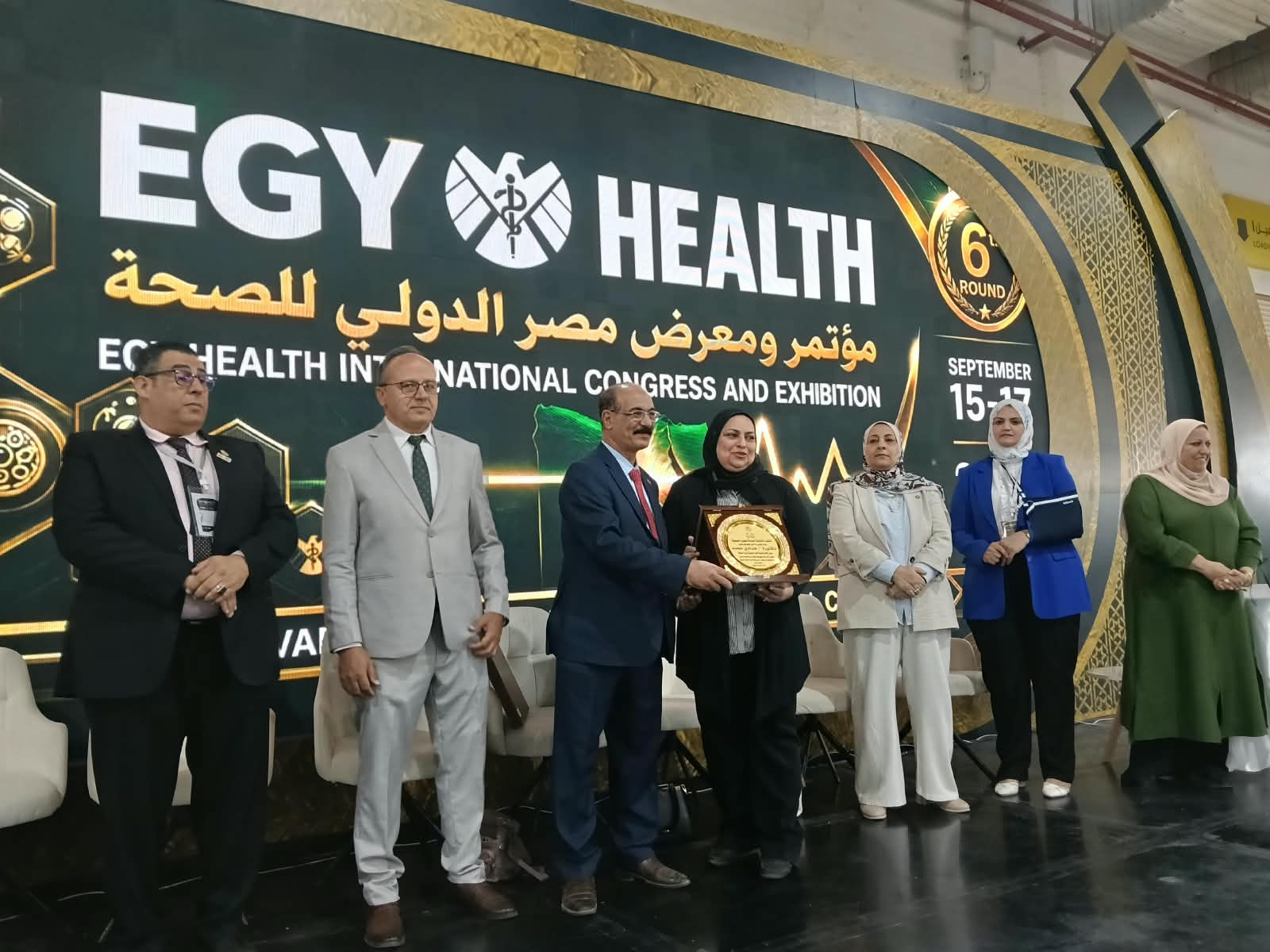 العلوم الصحية تكرم 116 من أوائل الجمهورية بالمعاهد والكليات في إيجي هي