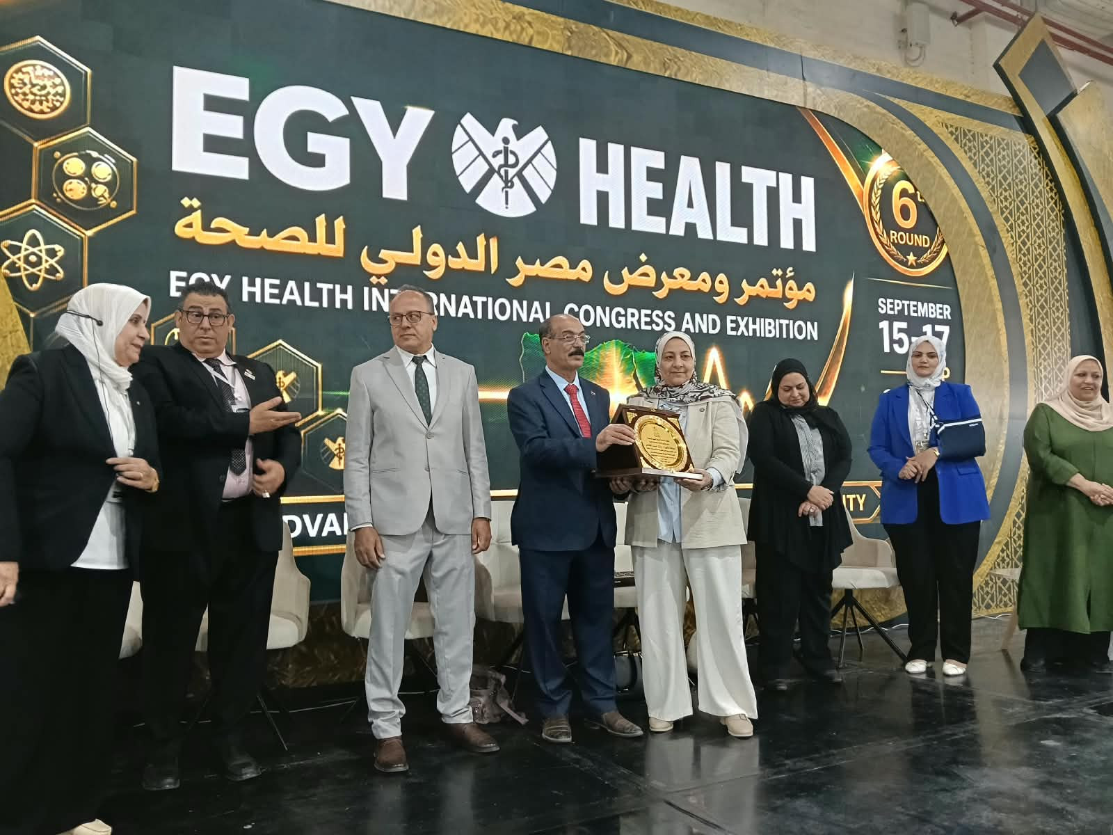 العلوم الصحية تكرم 116 من أوائل الجمهورية بالمعاهد والكليات في إيجي هي