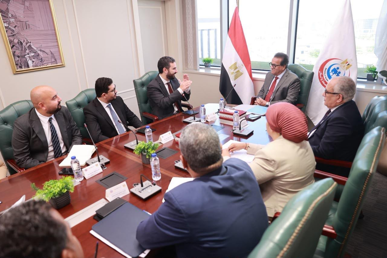 وزير الصحة يبحث مع رئيس مجلس إدارة &laquo;إليفيت&raquo; تعزيز الشراكات والاستثمارا