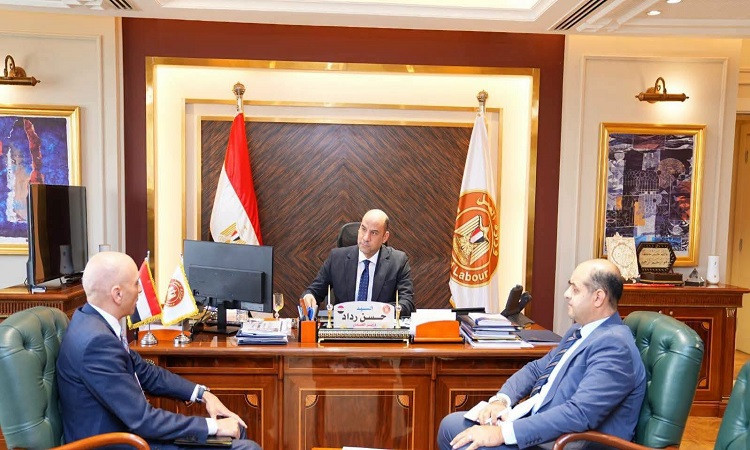 وزير العمل يلتقي السفير المصري الجديد لدى لبنان لبحث ملفات التعاون الم