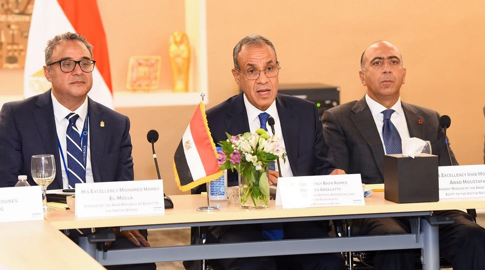 الخارجية مائدة مستديرة