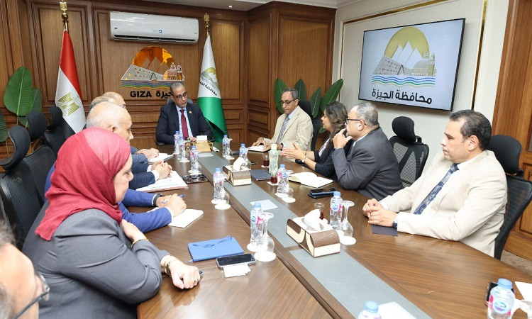 محافظ الجيزة يبحث مع وفد المالية إطلاق النموذج الوطني للموازنة التشارك