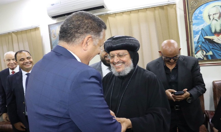 محافظ القليوبية يستقبل قداسة البابا تواضروس الثاني بكنيسة مار بولس الر