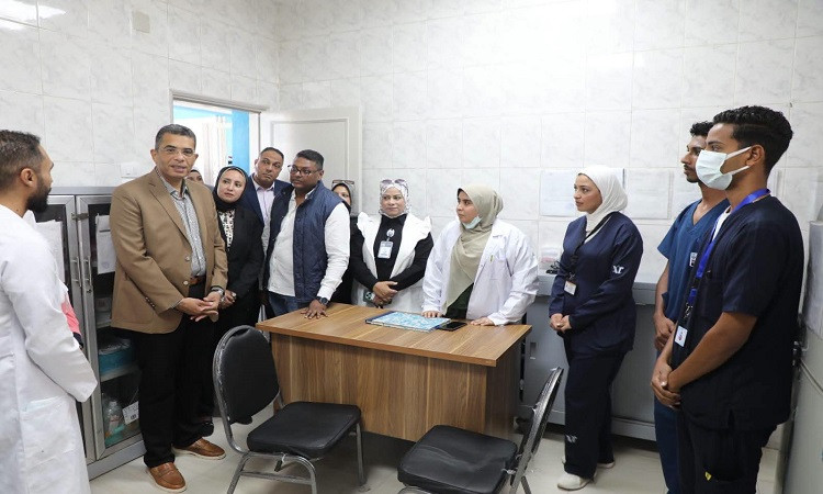 محافظ البحر الأحمر يفتتح تطوير &laquo;وحدة الأمل الصحية&raquo; برأس غارب