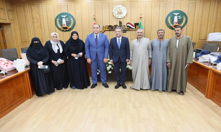 محافظ المنوفية يسلم 6 مواطنين من الأولى بالرعاية منح عمرة مجانية