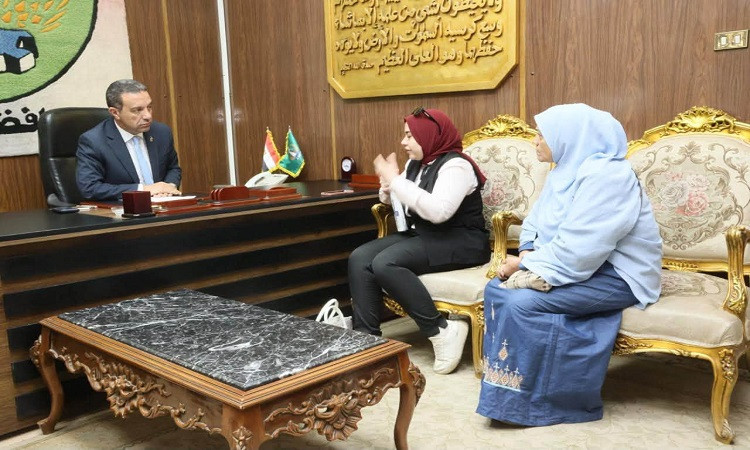 محافظ المنوفية يوجه بصرف مساعدات عاجلة وأدوات مدرسية لبعض الحالات الإن