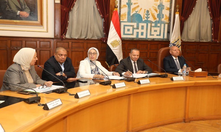 محافظ القاهرة يبحث إمكانية توفير قطع أراضى مناسبة لإنشاء مدارس جديدة