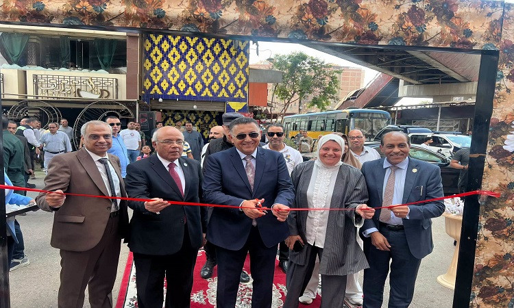 محافظ القليوبية يفتتح معرض السلع الغذائية المخفضة بشبرا الخيمة
