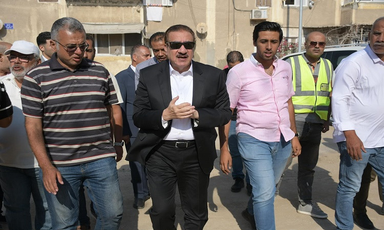 محافظ بورسعيد يتابع مستجدات أعمال تطوير منطقة علي بن أبي طالب بالزهور