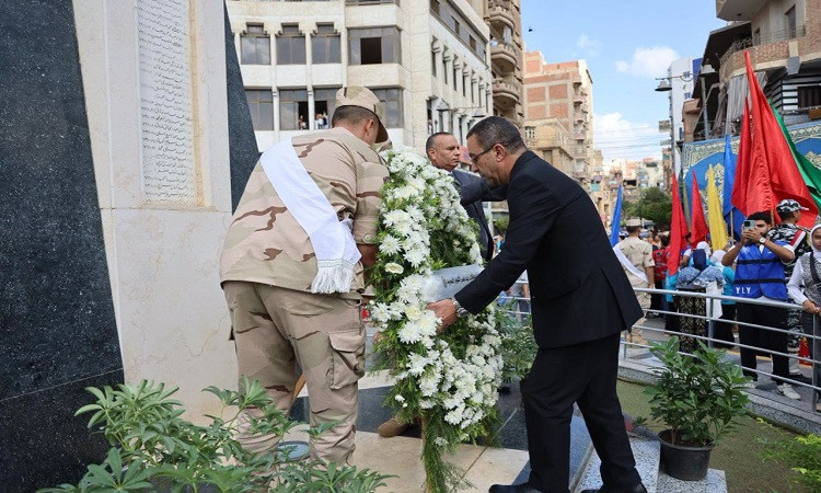 &nbsp;محافظ المنوفية يضع إكليلاً من الزهور على النصب التذكاري لشهداء أكتوبر