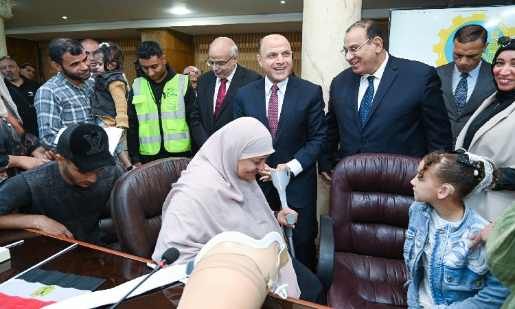 محافظ الغربية يسلم أجهزة تعويضية لـ 12 حالة من ذوي الهمم والأولى بالرع
