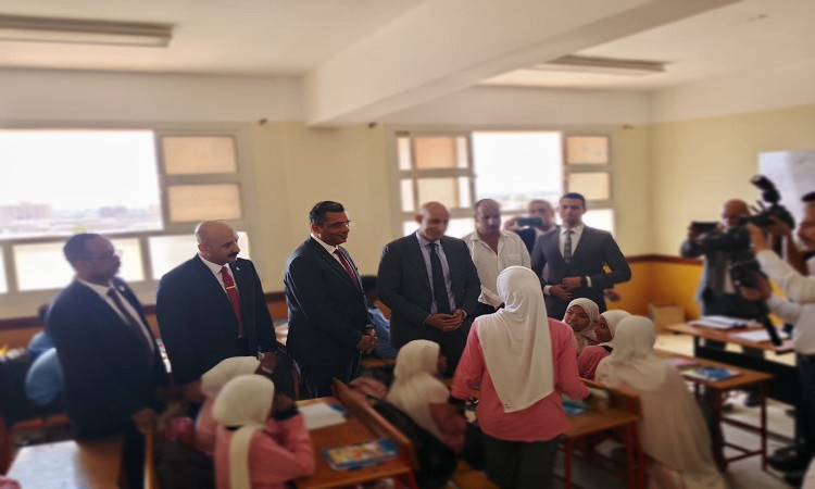 وزير التربية والتعليم يتفقد عدد من مدارس الشلاتين
