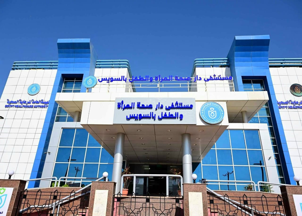 طفل مصاب بشلل في السويس