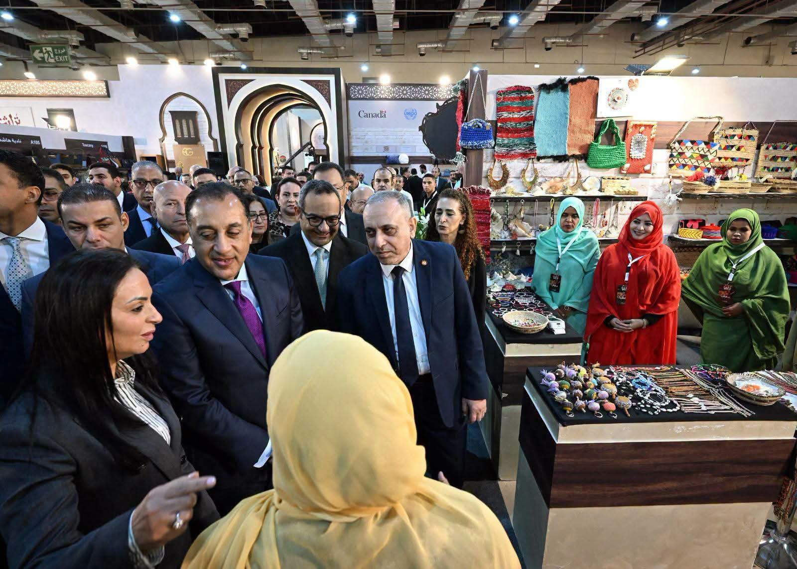 رئيس الوزراء في معرض تراثنا