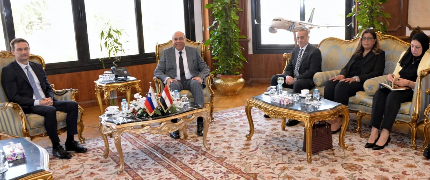 وزير الطيران المدني