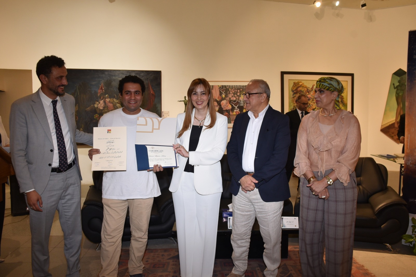 جوائز صالون الشباب
