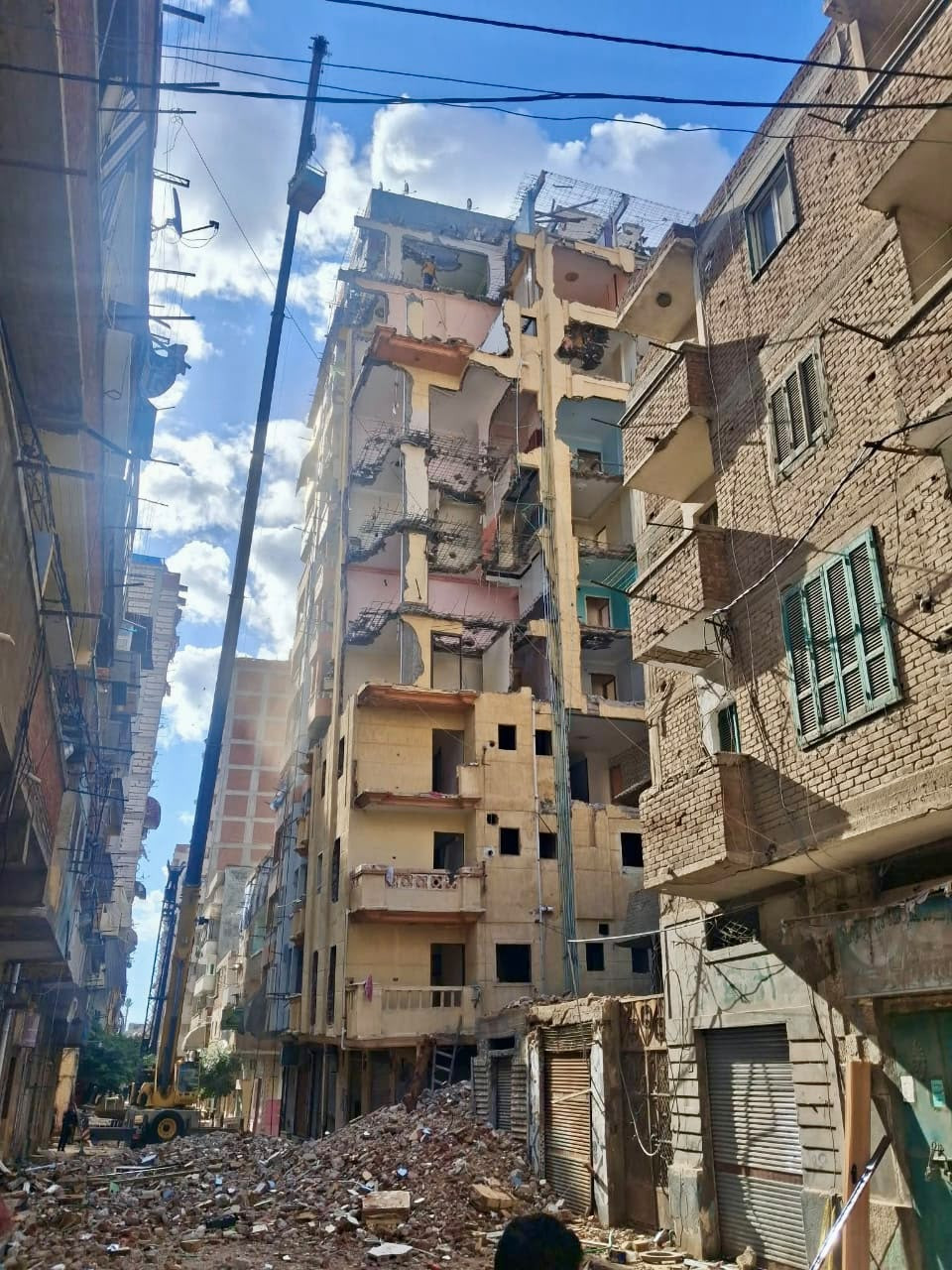 النيابة الإدارية تباشر التحقيق في ميل شديد لـ عقار بمنطقة محرم بك