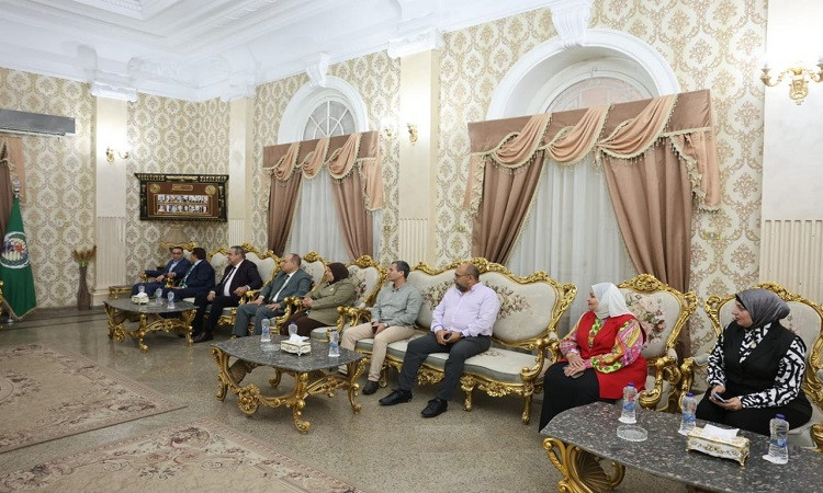 محافظ المنيا يبحث مع السفير الكندي تعزيز تمكين الفتيات ومتابعة مشروع &laquo;