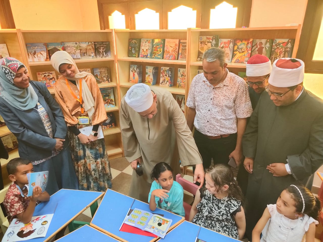 شيخ الأزهر يفتتح ركن مجلة نور