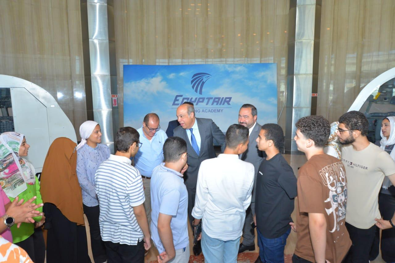 جولة تعريفية لأوائل الثانوية العامة بأكاديمية مصر للطيران