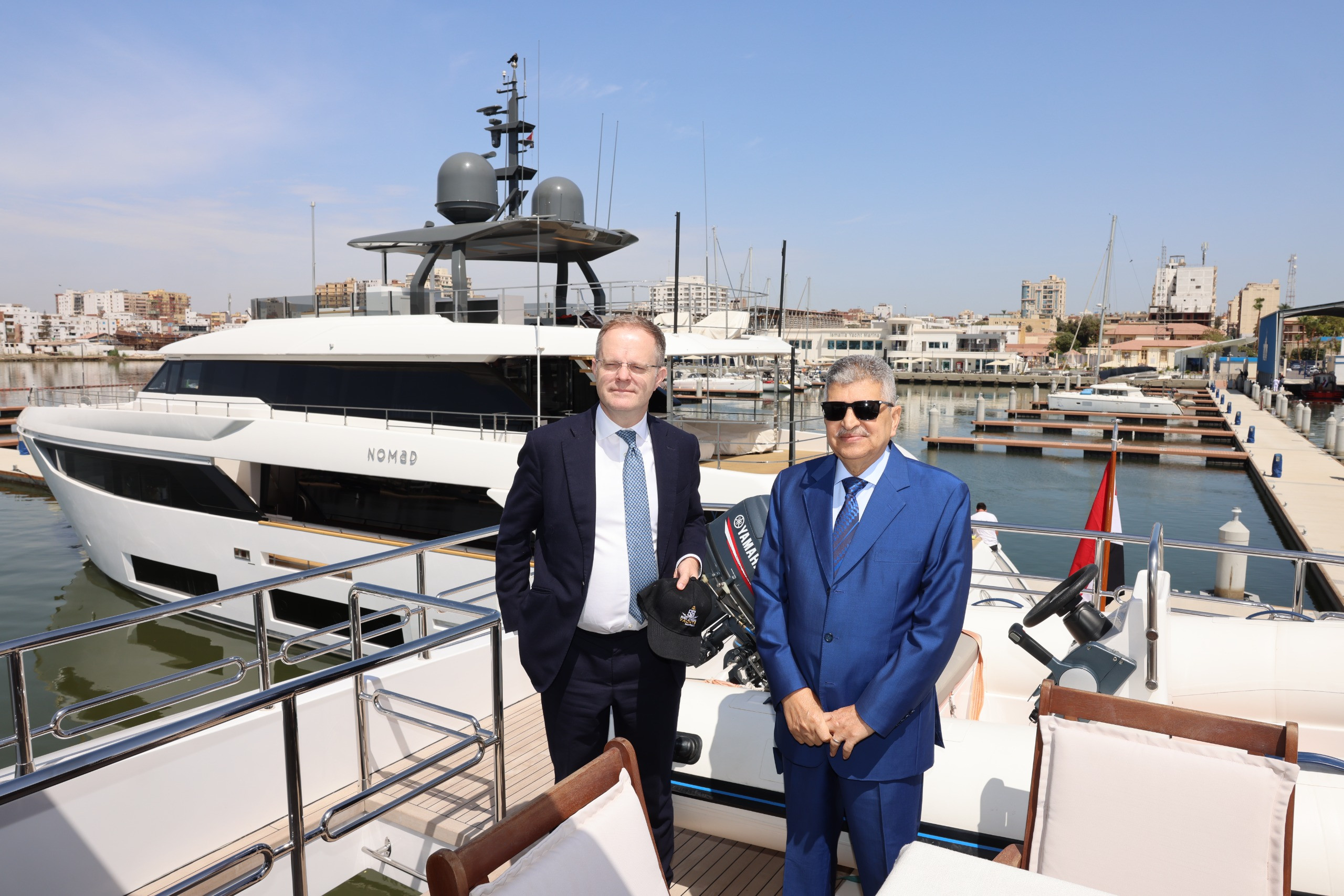 الفريق أسامة ربيع والسفير البريطاني