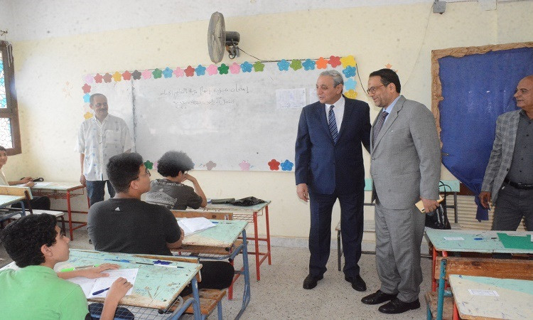 محافظ الغربية يتفقد لجان امتحانات الشهادة الإعدادية في أول أيامها