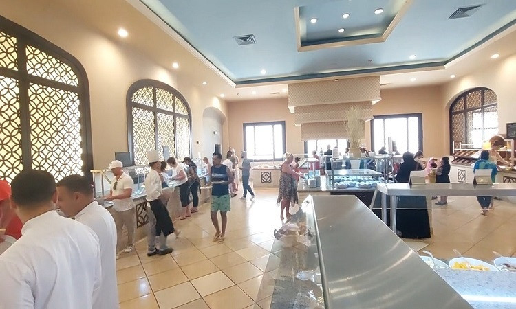 في ثاني أيام العيد.. شواطئ الغردقة كاملة العدد