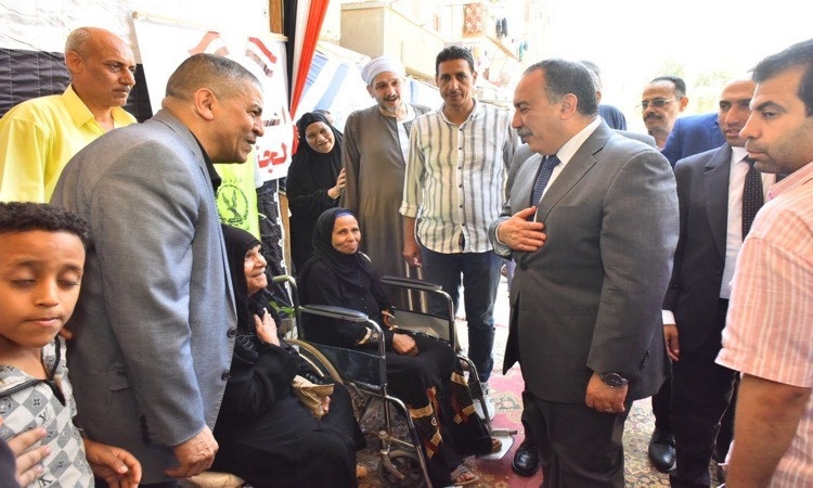 محافظ أسيوط يتفقد لجان الاقتراع ويشيد بمشاركة المواطنين في انتخابات ال