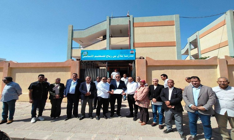 رئيس الغردقة ومدير التربية والتعليم بالبحر الأحمر يتفقدان مدارس الغردق